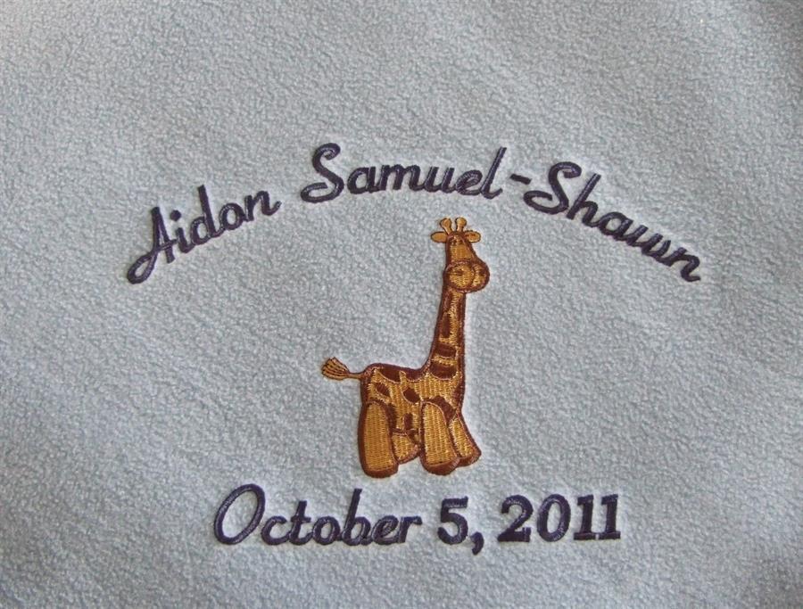 Personalized baby blanket with giraffe TMF1008